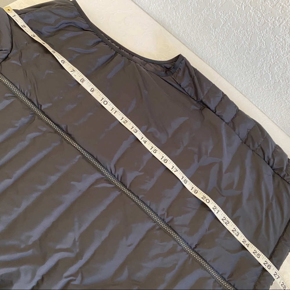 Theory Men's Black Timur Hames down Vest - Picture 9 of 10